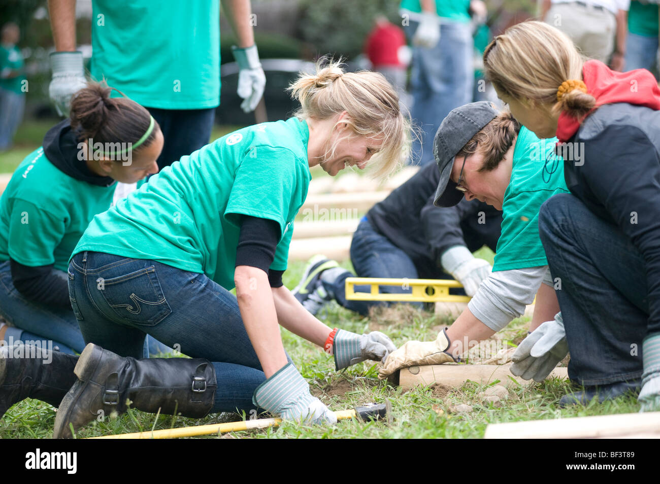 Attore Cameron Diaz partecipare in una città anno / Harvard Pilgrim Health Care evento in una carta di Boston la scuola (Young Achievers). Foto Stock