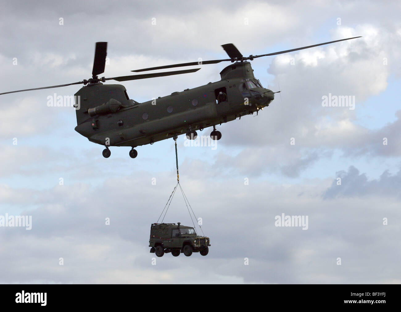 Il Chinook è molto capace e versatile elicottero di supporto che può essere azionato in molti ambienti diversi. Foto Stock