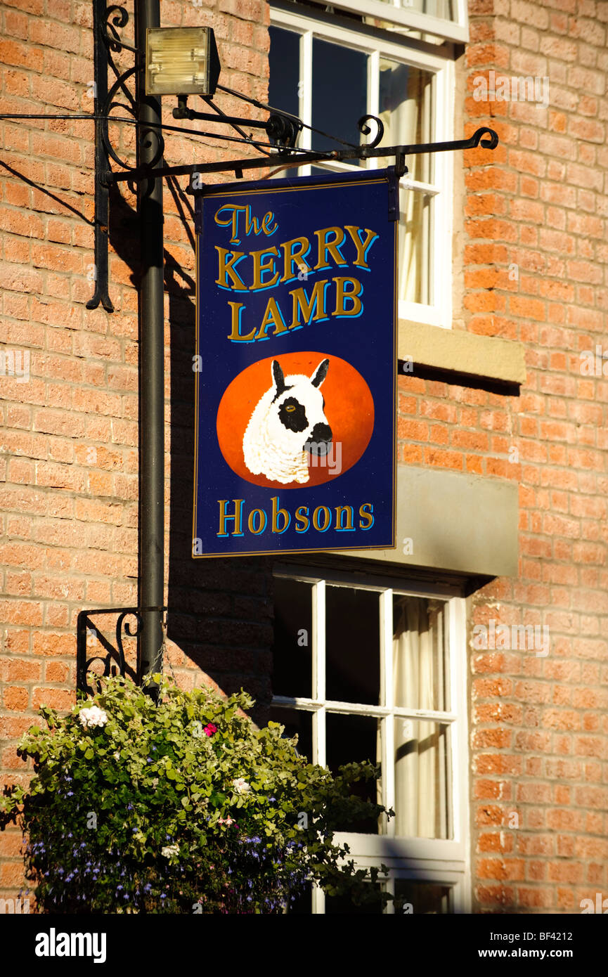 Il Kerry Lamb hotel Hobsons pub nel villaggio di Kerry, Powys Mid Wales UK Foto Stock