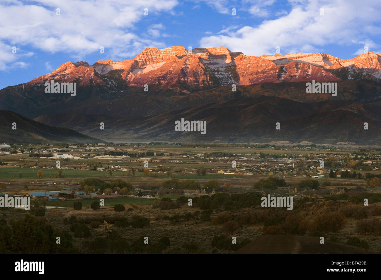 La prima luce sul monte Timpanogos e Heber Valley in Wasatch Mountains del Nord USA Utah Foto Stock