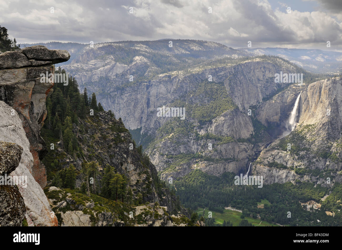 Parco Nazionale di Yosemite vista dal punto ghiacciaio Foto Stock