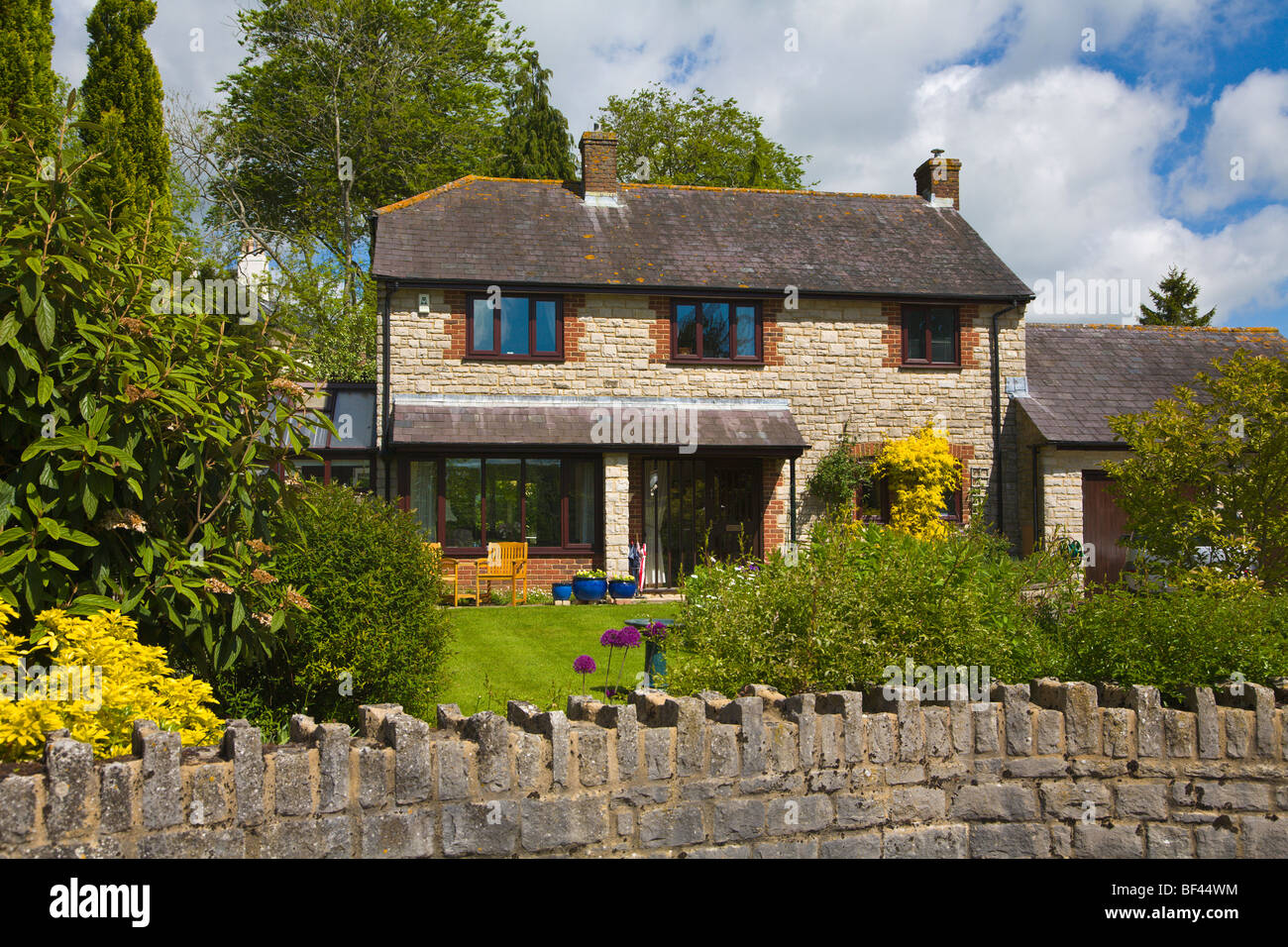 Casa indipendente e giardino Cerne Abbas Dorset Inghilterra Foto Stock