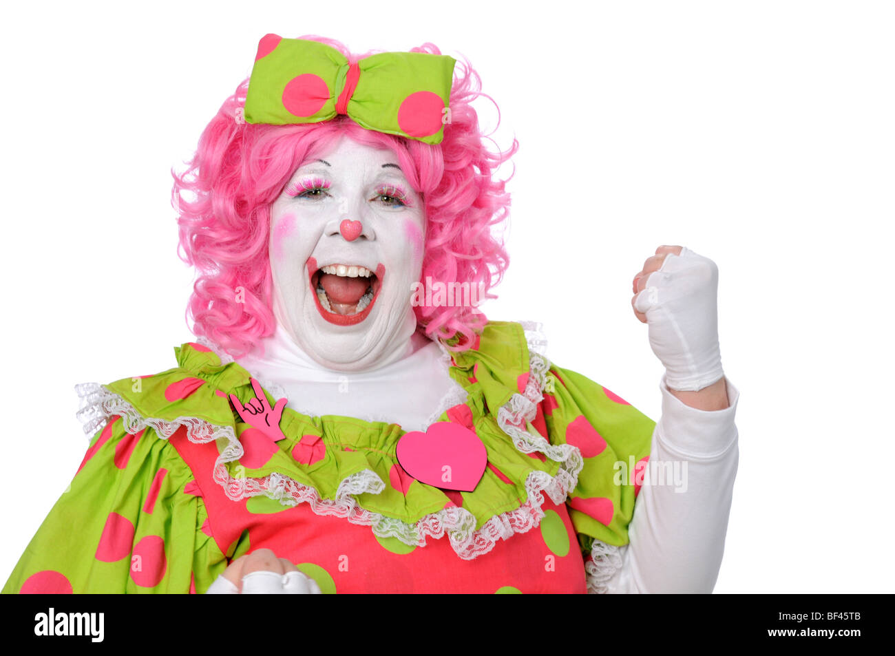 Clown che mostra l'eccitazione mediante pompaggio di pugno in aria Foto Stock