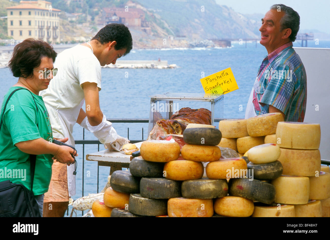 Ruote di formaggio, maialino, Rio Marina, Isola d'Elba, Toscana, Italia Foto Stock