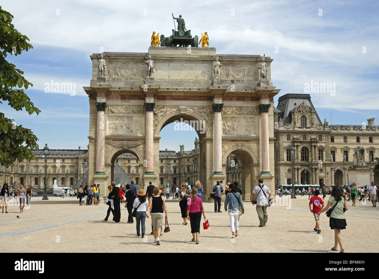 Arc de triomphe du Carrousel e il museo del Louvre, Parigi, Francia Foto Stock