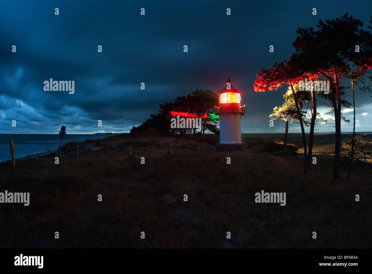 Gellen faro sulla isola di Hiddensee di notte, Meclemburgo-Pomerania Occidentale, Germania, Europa Foto Stock