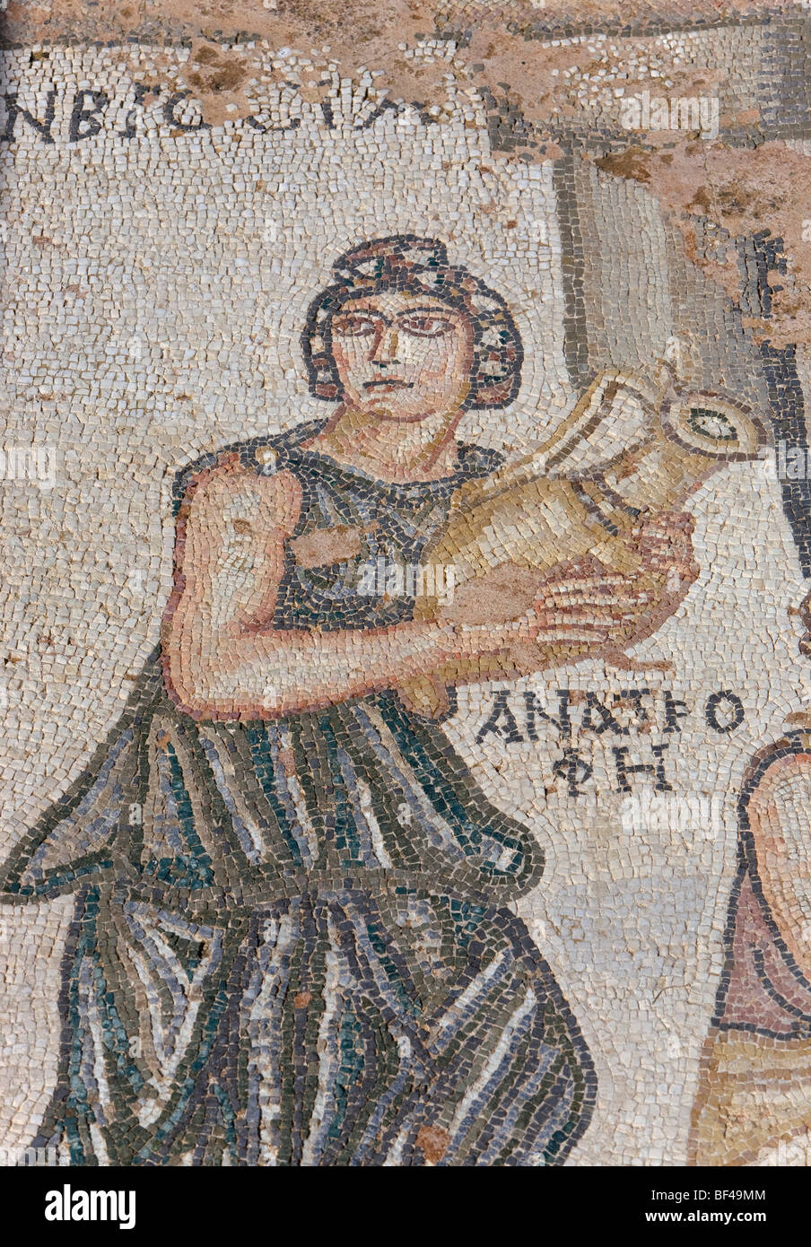 Mosaico, sito archeologico di Kato Pafos, Sito Patrimonio Mondiale dell'UNESCO, donna con brocca Pafos, Cipro, Grecia, Europa Foto Stock