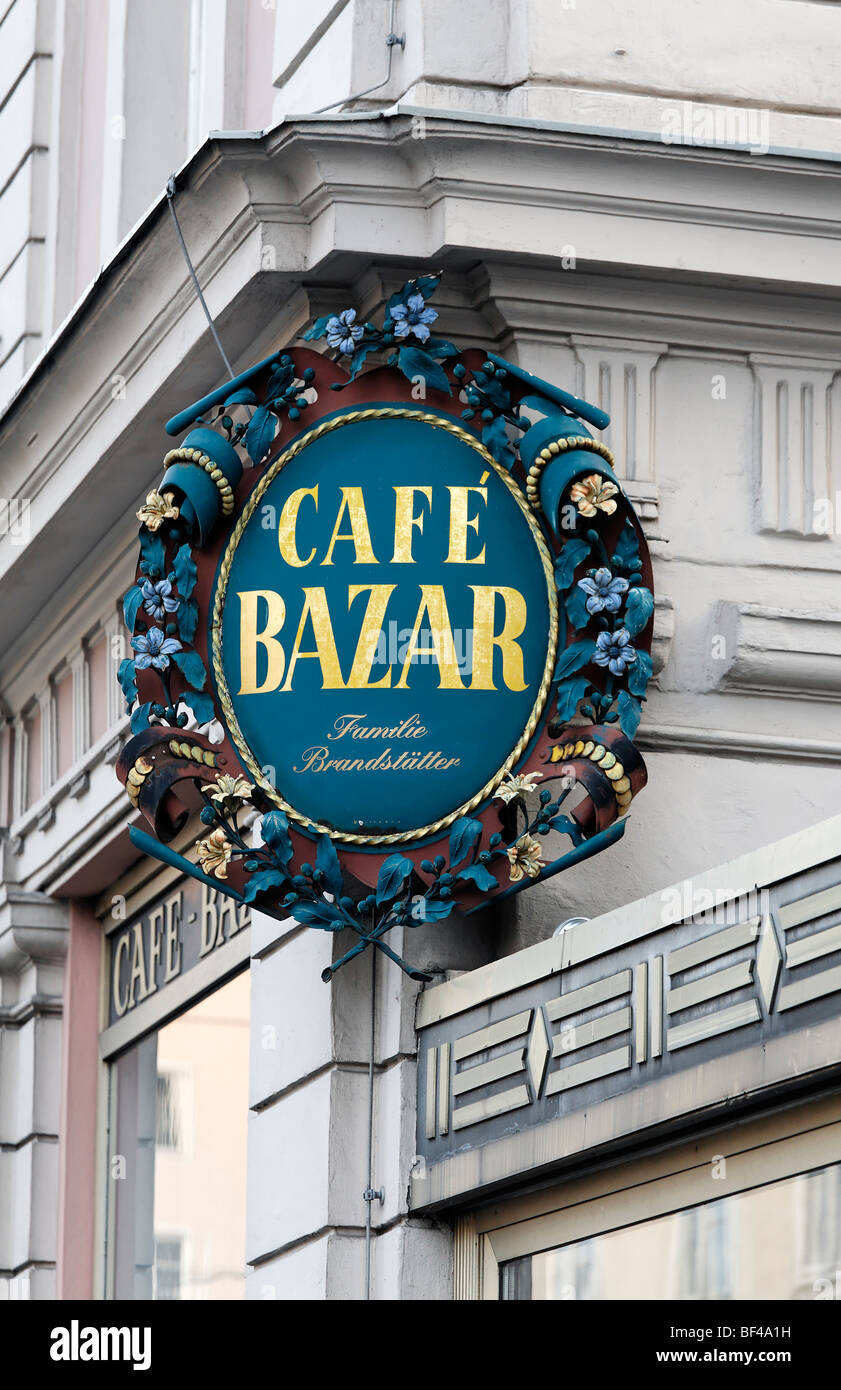 Il vecchio segno cafe, Café Bazar, tradizionale caffè letterario house, Salisburgo, Austria Europa Foto Stock