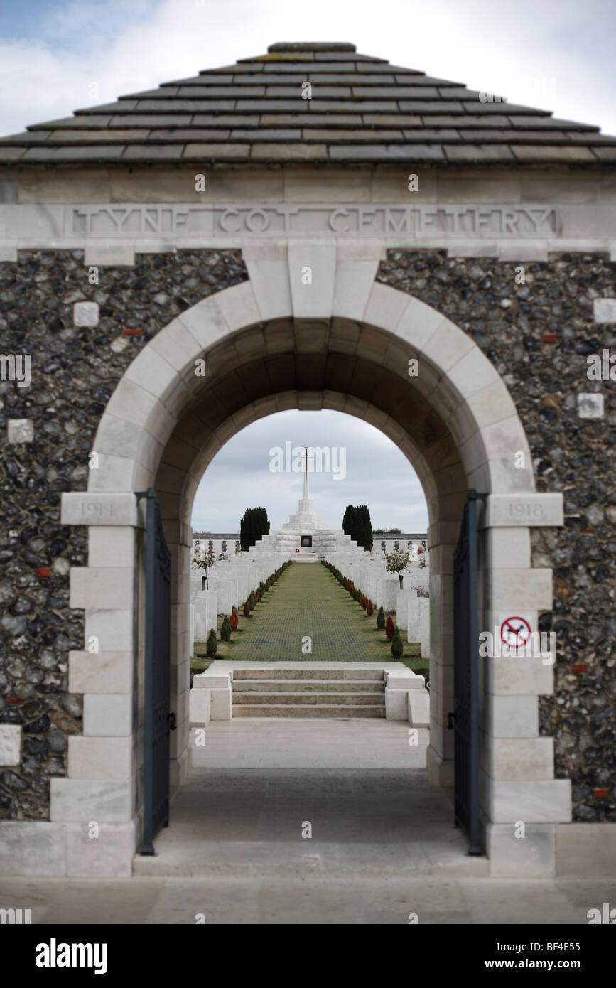 Il Commonwealth Tynecot cimitero militare per la prima guerra mondiale i soldati uccisi in corrispondenza o vicino a Ypres o Ieper in Belgio Foto Stock