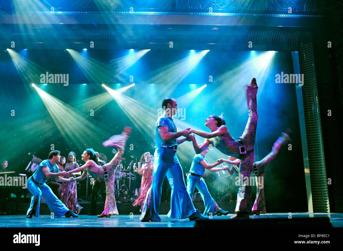 Ballerini di eseguire sul palco Foto Stock