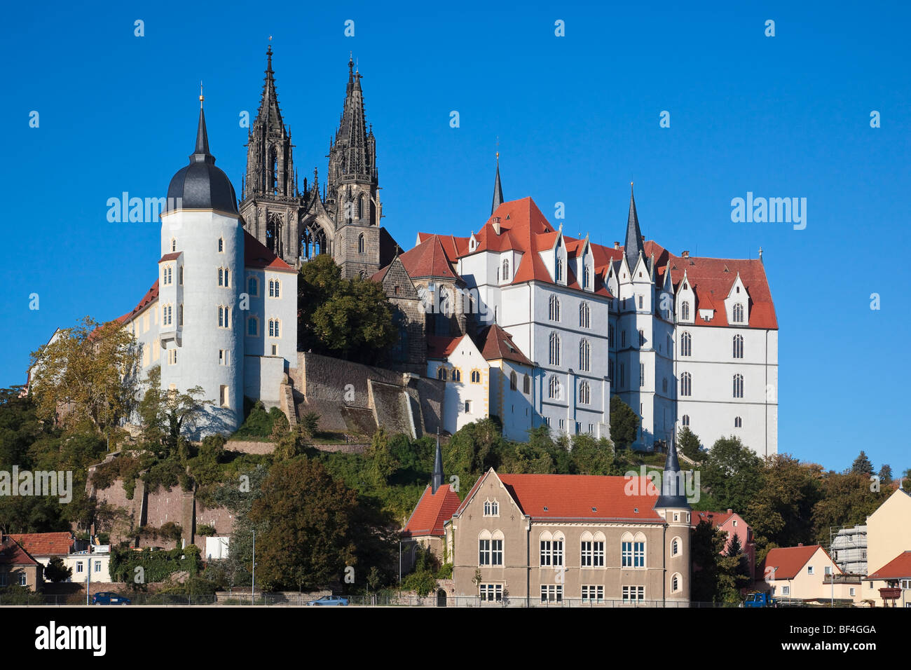 Il castello di Albrechtsburg visto dal lato opposto del fiume Elba, a Meissen, in Sassonia, Germania, Europa Foto Stock