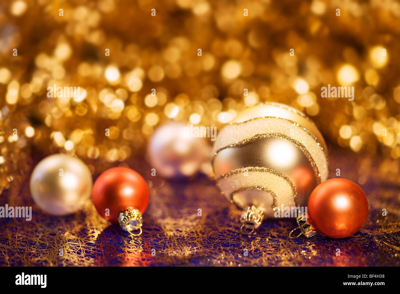 Le decorazioni di Natale con baubles per l'albero di Natale Foto Stock