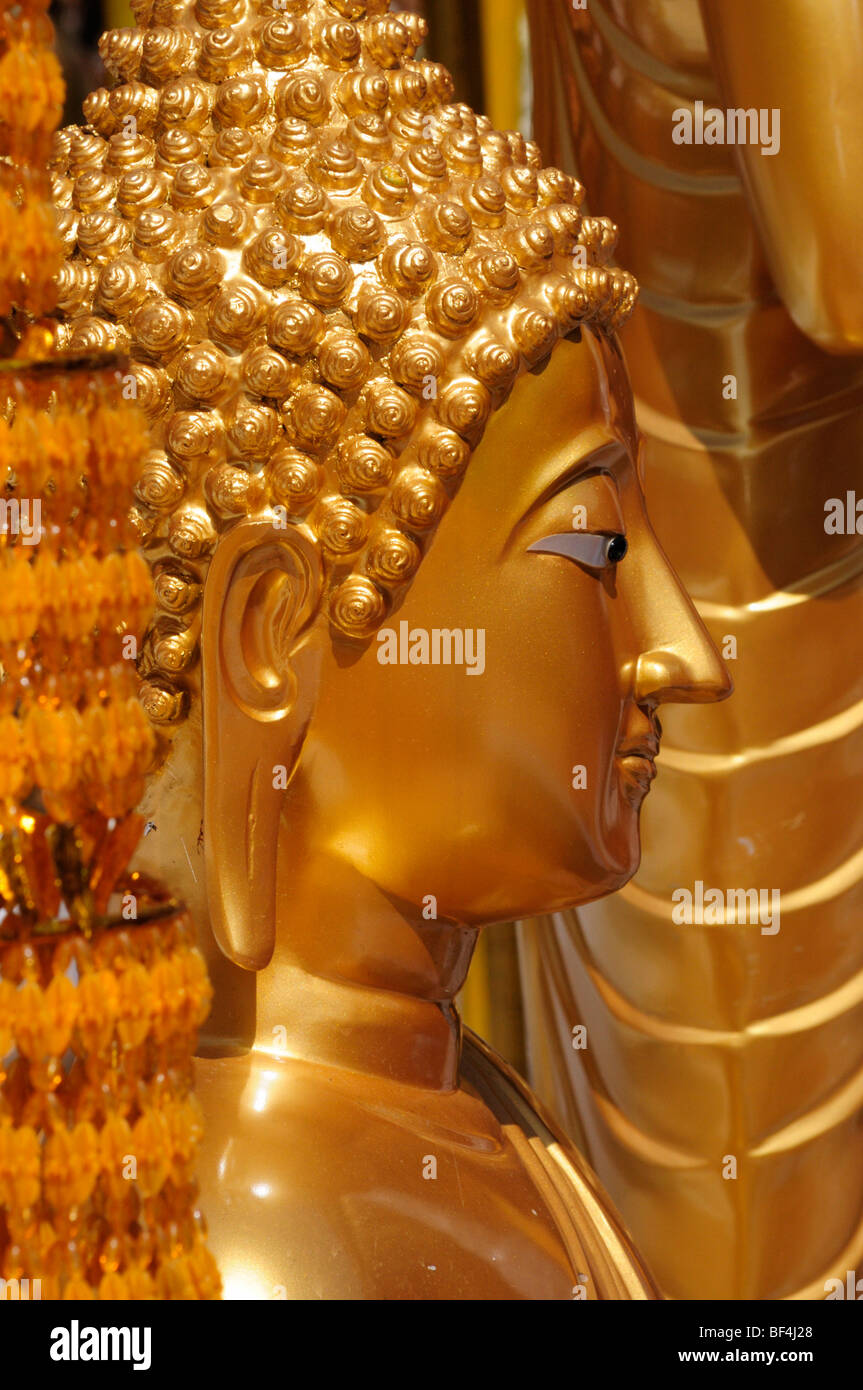Tailandia Chiang Mai; Wat Phra That Doi Suthep; particolare della statua del Buddha Foto Stock