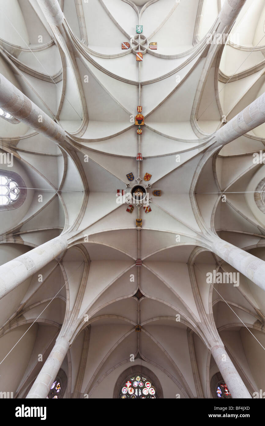 Soffitto a volta con stemma, di San Giorgio e cattedrale del Castello, Wiener Neustadt, Austria Inferiore, Austria, Europa Foto Stock