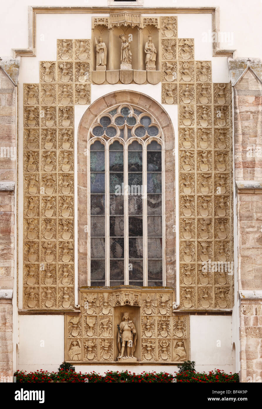 Parete di cresta, di San Giorgio e cattedrale del Castello, Wiener Neustadt, Austria Inferiore, Austria, Europa Foto Stock