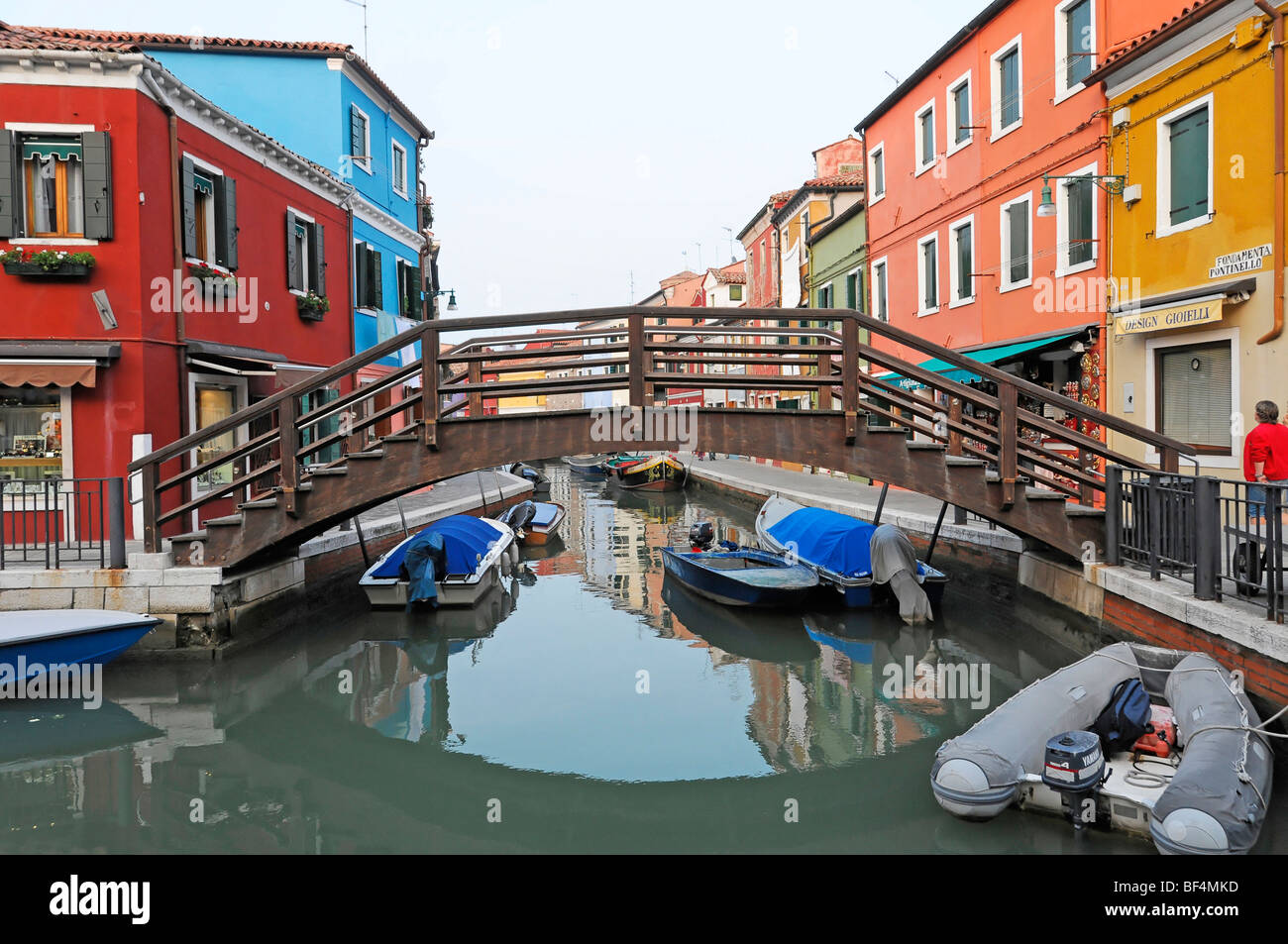 Ponte sul canale, Burano, Venezia, Veneto, Italia, Europa Foto Stock