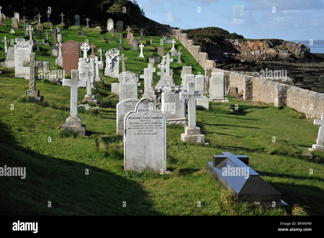 Le lapidi . Chiesa di San Pietro , abbassare Heysham , Lancashire , Inghilterra , Regno Unito , in Europa . Foto Stock