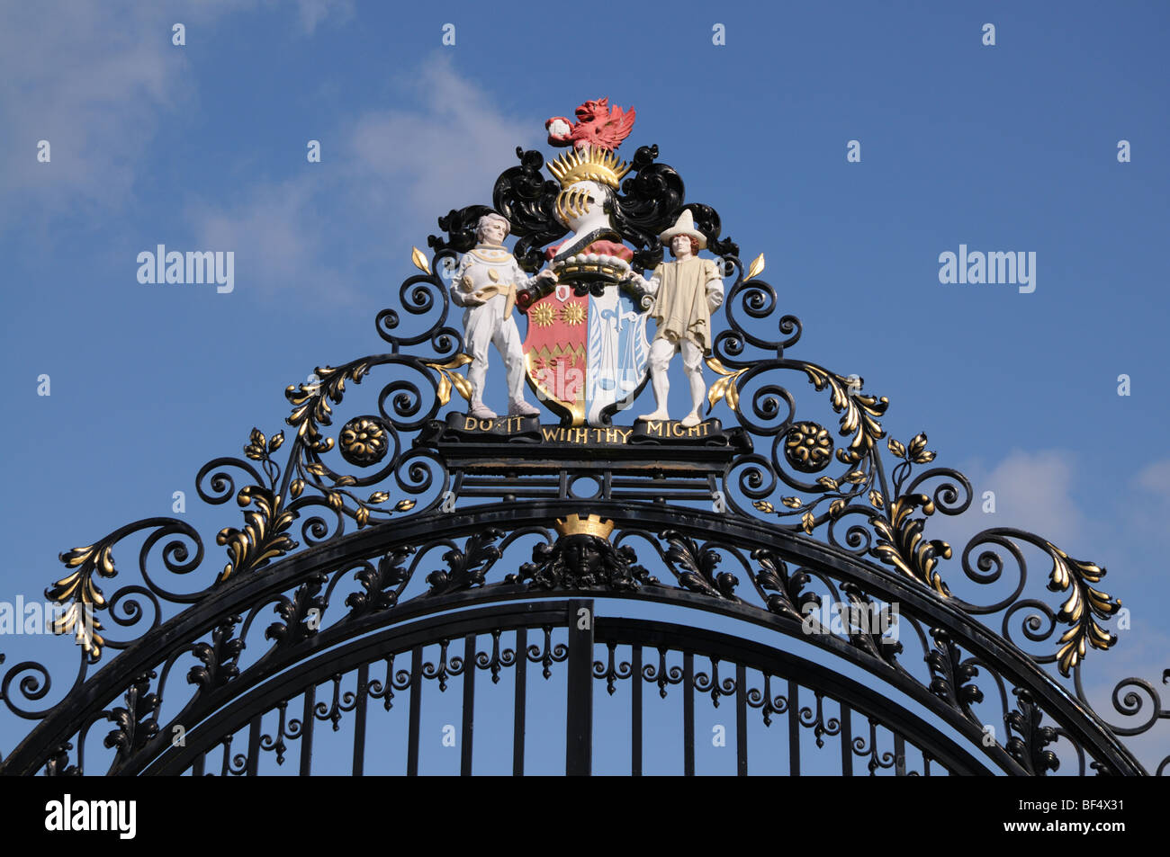 Crest oltre i cancelli, castello di Colchester Essex Foto Stock