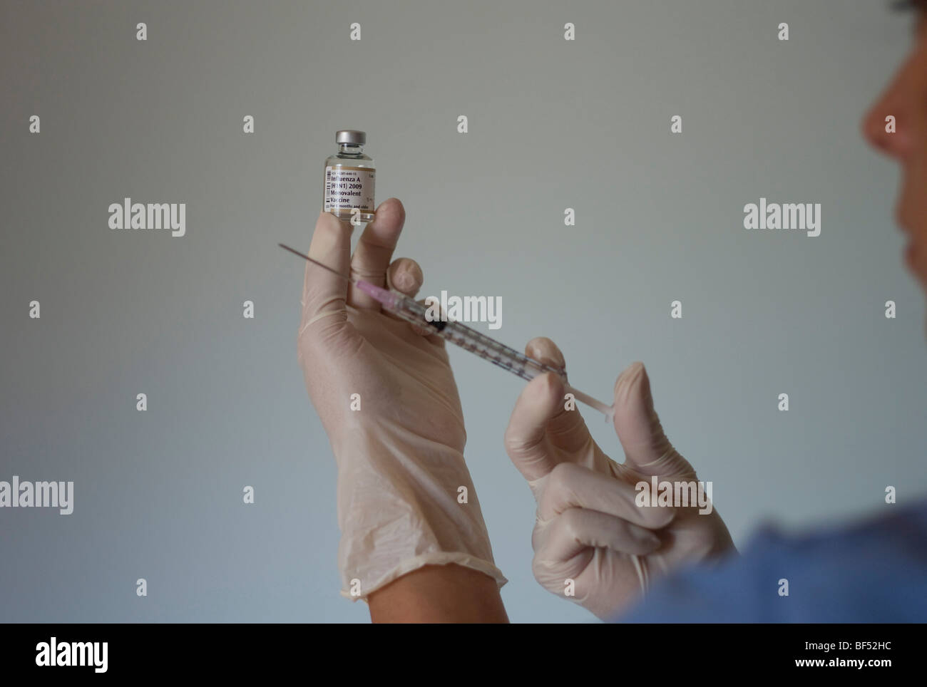 Preparazione di infermiere suina vaccino antinfluenzale Foto Stock