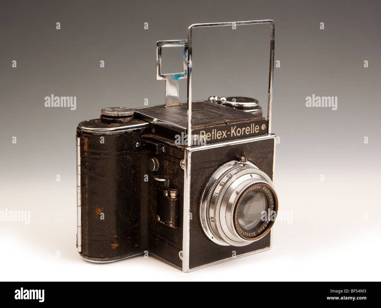 La fotografia reflex Korelle, pionieristico 1936 reflex a lente singola pellicola in rotolo, fotocamera con extended sports finder Foto Stock