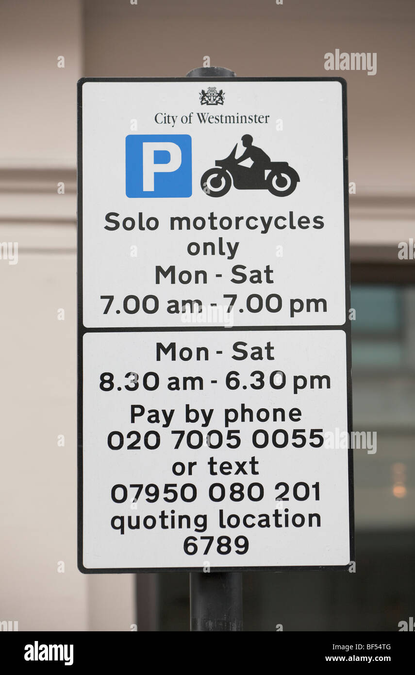 Un simbolo di parcheggio in Londra, Regno Unito Foto Stock