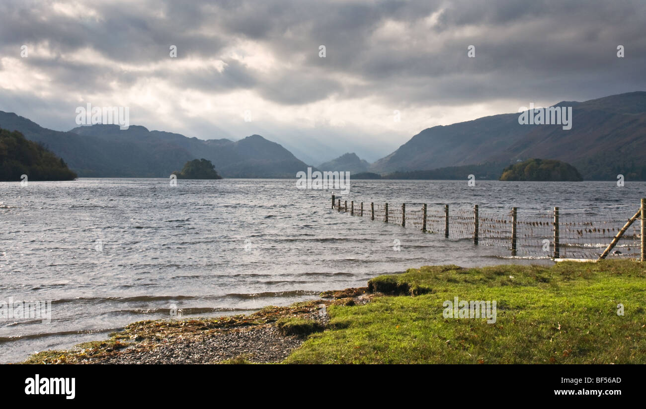 Nuvole sopra di raccolta Derwentwater. Foto scattata da vicino a frate la rupe, Keswick. Foto Stock