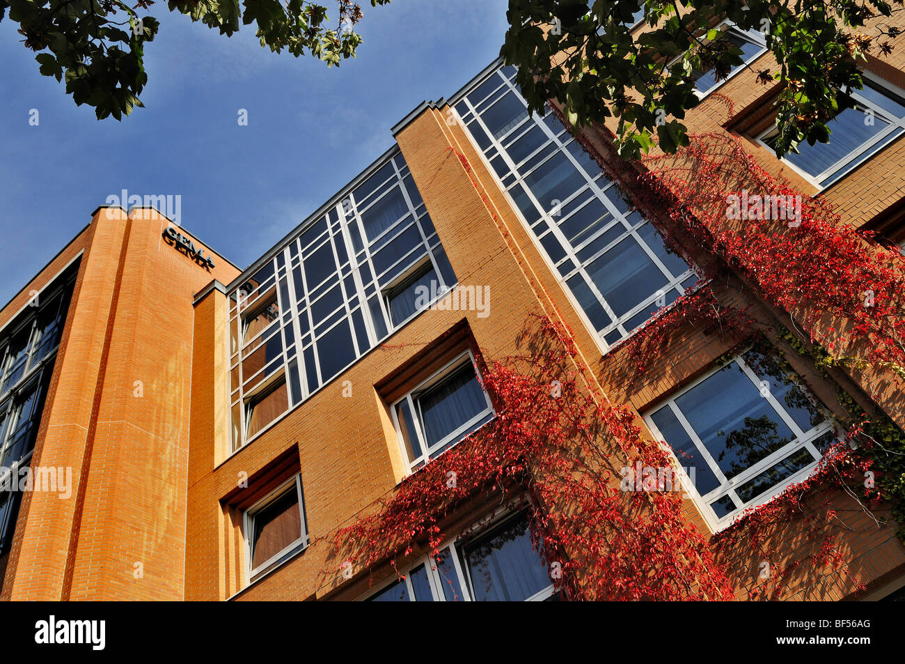 La FACCIATA DELLA GEMA la sede centrale della società per esecuzione musicale e diritti di riproduzione meccanica, Monaco di Baviera, Germania, Europa Foto Stock