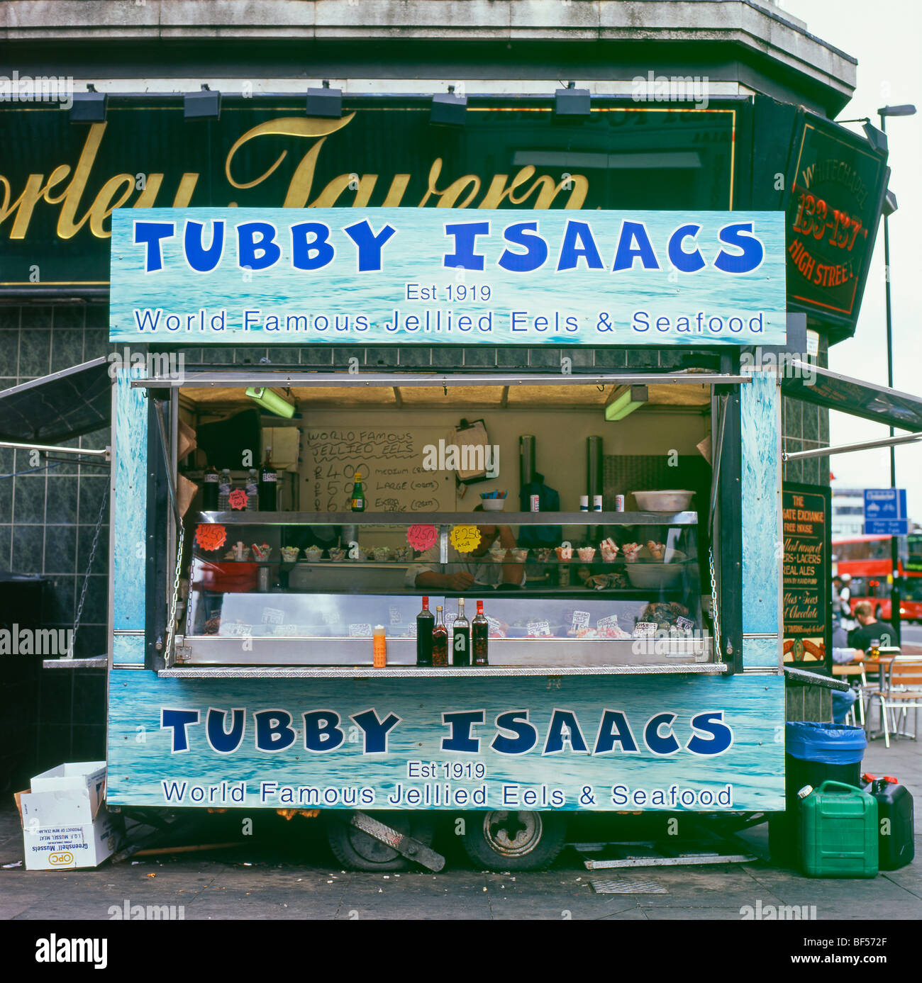 Tubby Isaacs gelificata anguilla & Seafood in stallo Whitechapel High Street Londra Inghilterra KATHY DEWITT Foto Stock