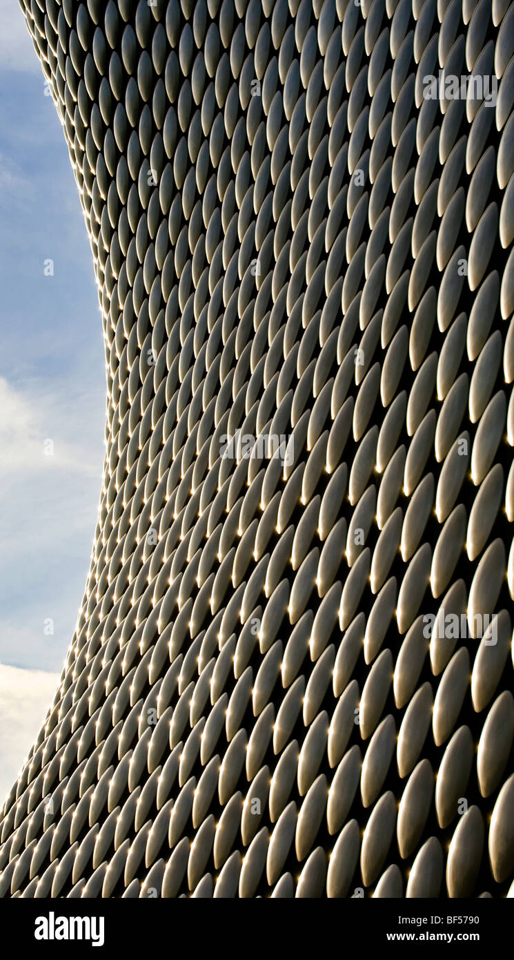 L'iconico Selfridges edificio nel centro della città di Birmingham, coperto di dischi di acciaio inossidabile progettato da sistemi futuri Foto Stock