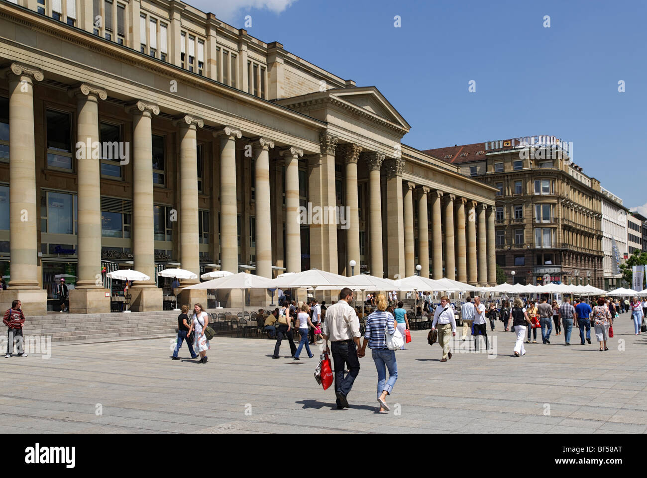 Sidewalk Cafe vicino Konigsbau, Piazza Castello, Stoccarda, Baden-Württemberg, Germania Foto Stock