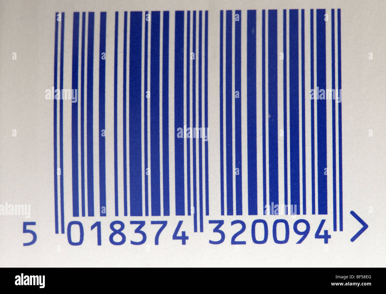 Etichetta con codice a barre su un acciaio può alimentare nel Regno Unito Foto Stock