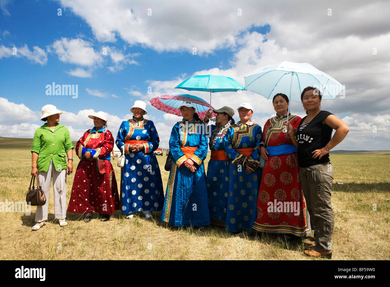I turisti in lingua mongola costume tradizionale, Xilamuren prateria,  Baotou Città, Mongolia Interna Regione Autonoma, Cina Foto stock - Alamy