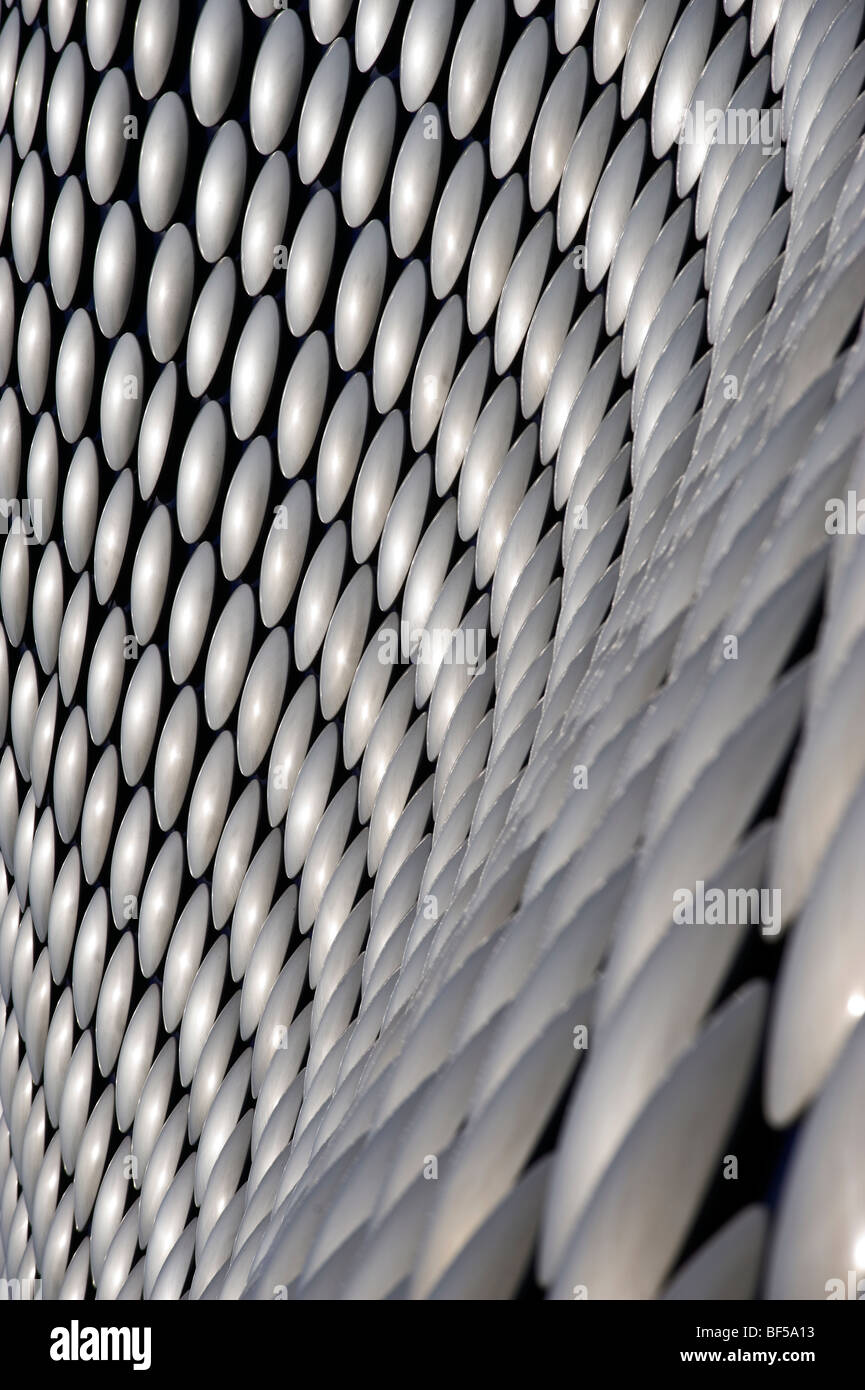 L'iconico Selfridges edificio nel centro della città di Birmingham, coperto di dischi di acciaio inossidabile progettato da sistemi futuri Foto Stock