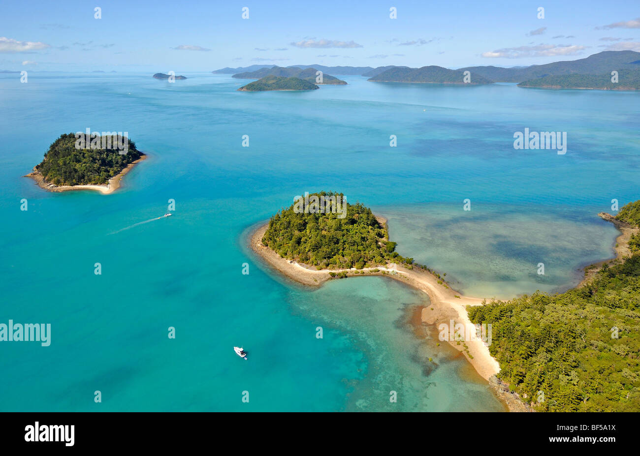 Vista aerea del pellicano isola penisola off Long Island, estrema sinistra East Rock, Whitsunday Islands National Park, Queensland, Australia Foto Stock