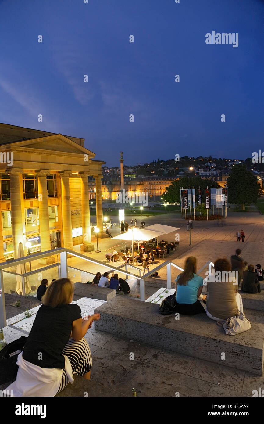 Piazza Castello con il Kunstmuseum e Konigsbau, Stoccarda, Baden-Württemberg, Germania Foto Stock