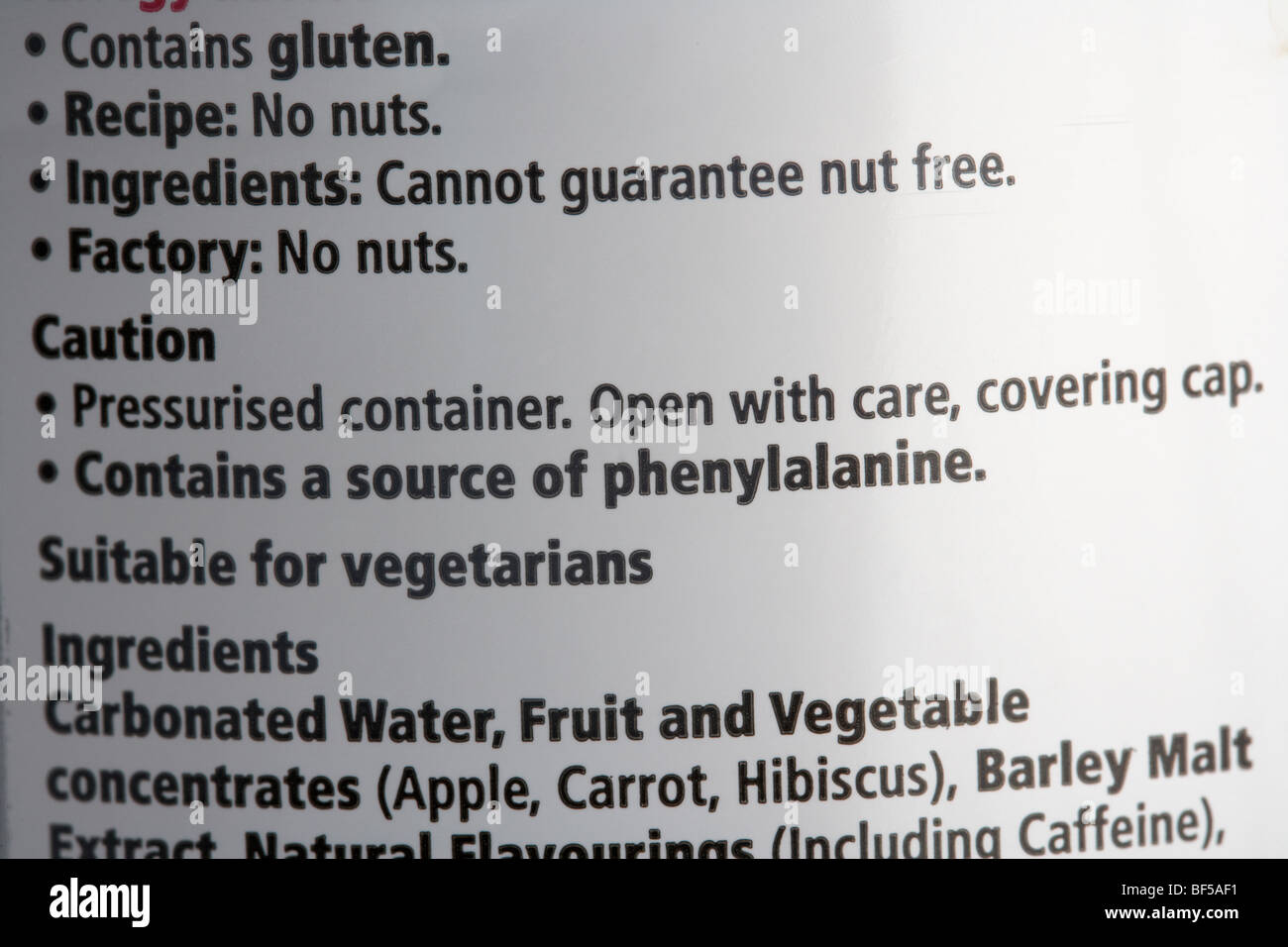 Etichetta alimentare su una bottiglia di coca cola nel Regno Unito ...