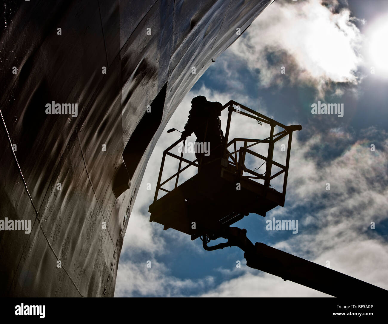 Pittura peschereccio al cantiere navale, Reykjavik, Islanda Foto Stock