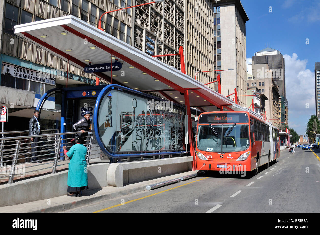 Città moderna sistema bus, Rea Vaya, Bus sistema di transito rapido, BRT, dovrebbe essere operativo per la Coppa del Mondo FIFA 2010, Foto Stock