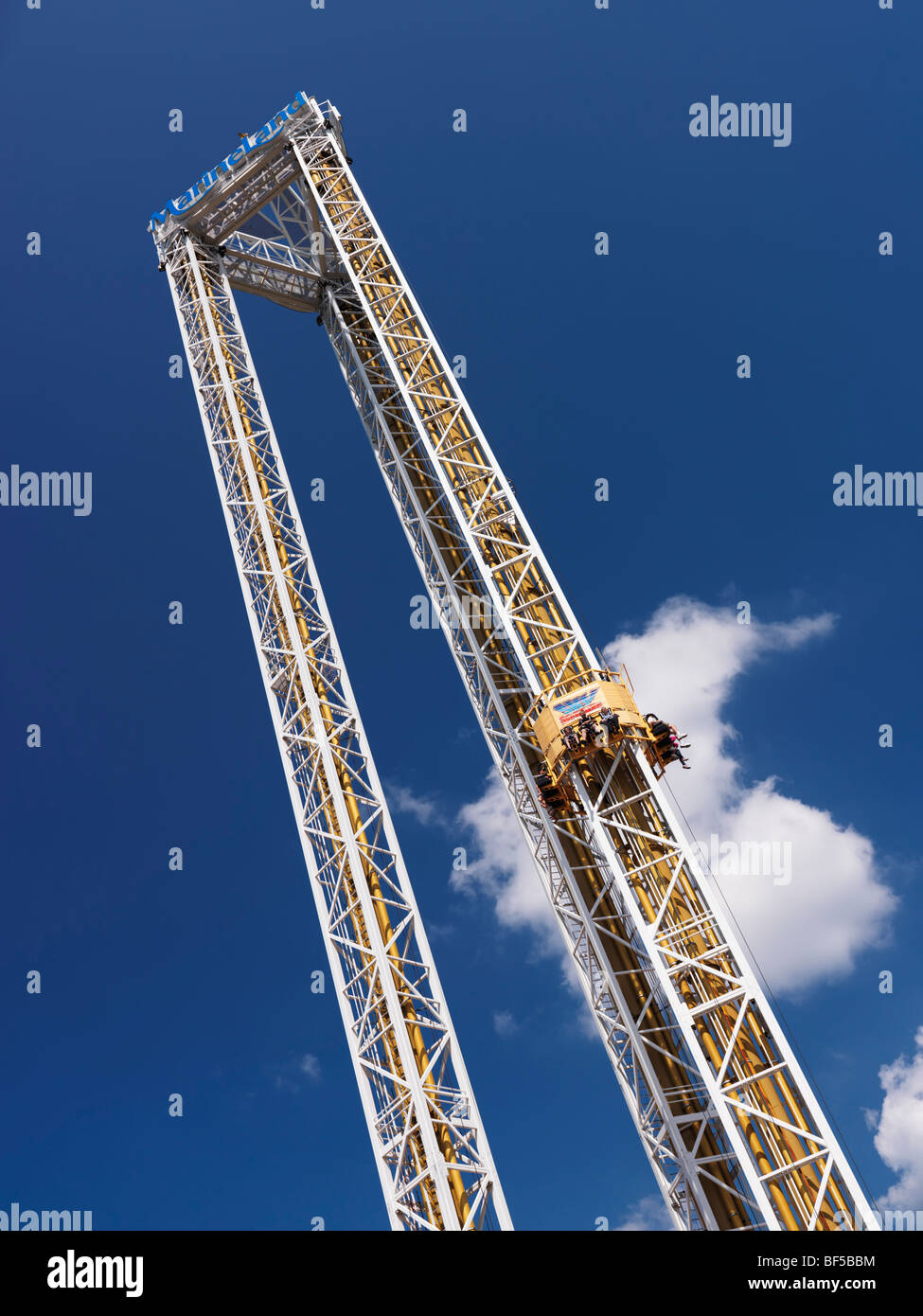 Sky Screamer torre a caduta il brivido della corsa al parco tematico Marineland, Niagara Falls Foto Stock
