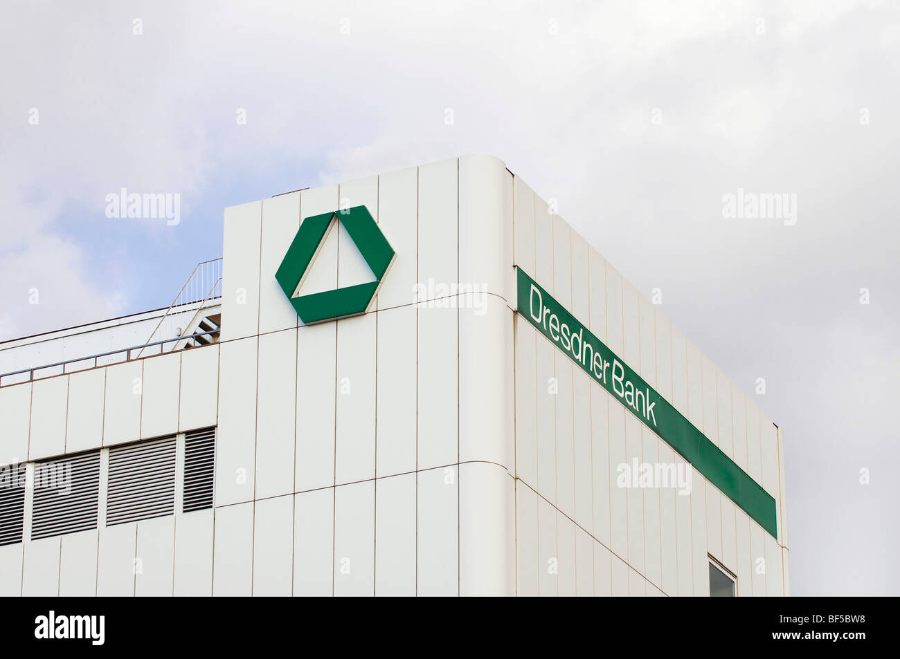 Dresdner Bank logo e insegne su un edificio commerciale, Duisburg, Renania settentrionale-Vestfalia, Germania, Europa Foto Stock