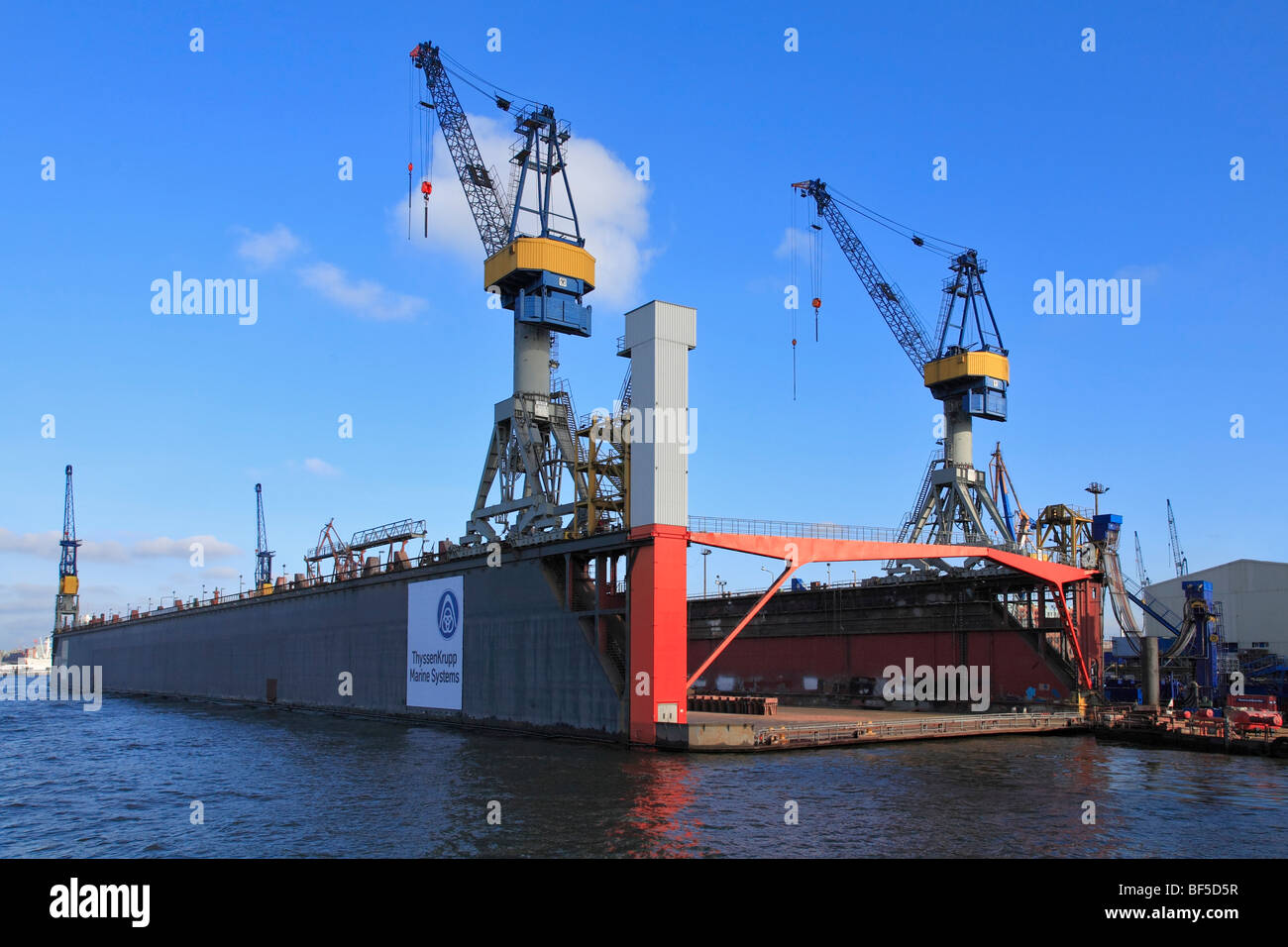 Svuotare floating dock, Blohm e Voss, in cantiere del porto di Amburgo, Amburgo, Germania, Europa Foto Stock