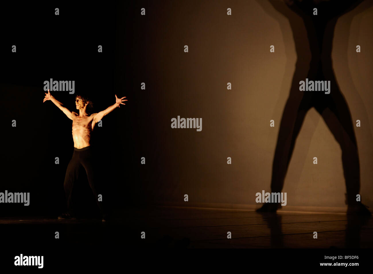 Gil Roman da Béjart Ballet a Losanna con il Balletto di programma per la vita del Teatro 11 a Zurigo, Svizzera, Europa Foto Stock