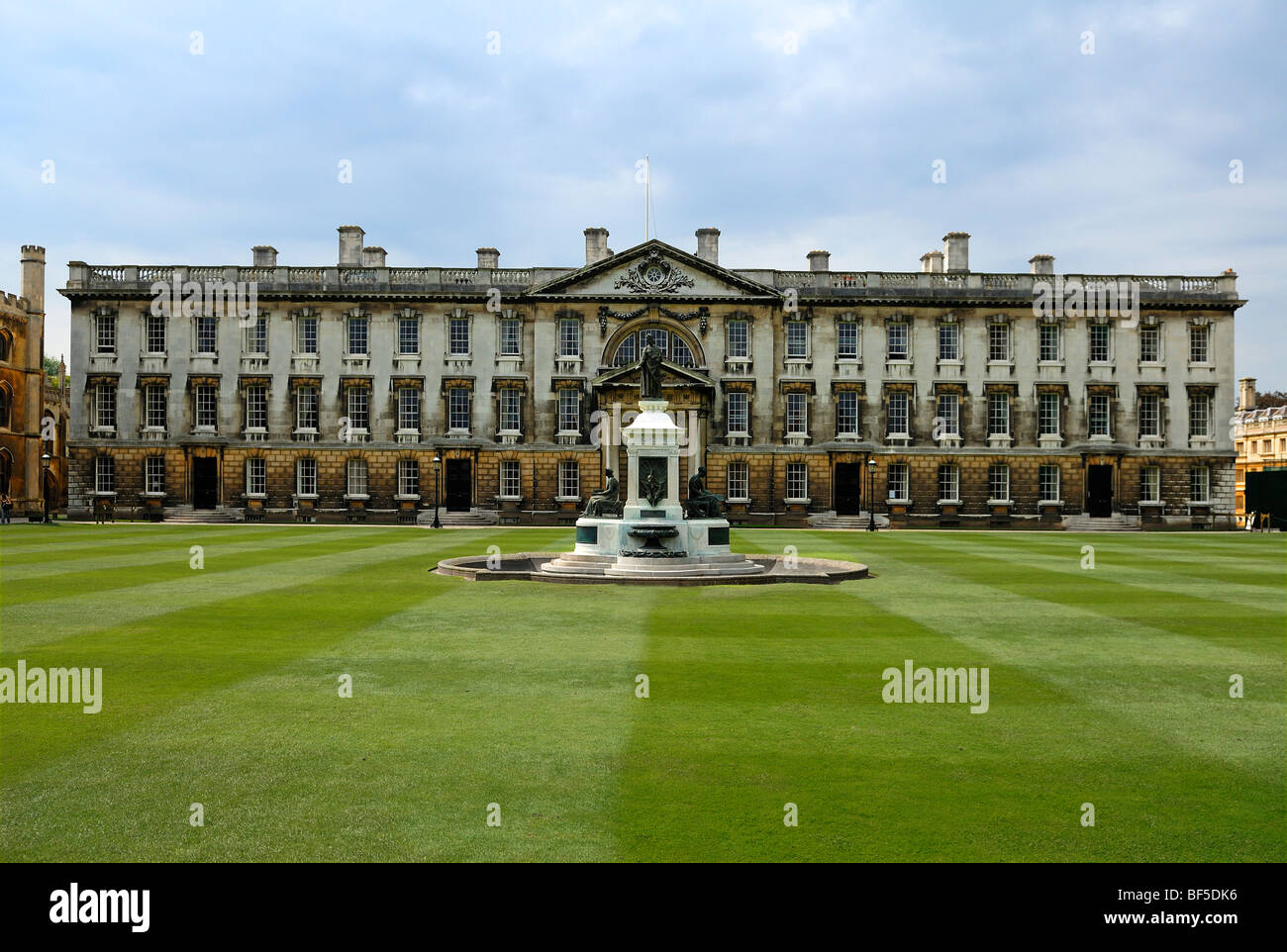 King's College con cortile, King's Parade, Cambridge, Cambridgeshire, England, Regno Unito, Europa Foto Stock