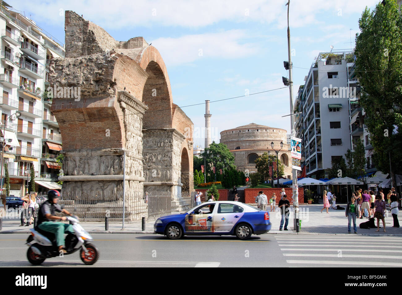 Galerio Arch e la Rotonda nel centro della città di Salonicco Grecia settentrionale Foto Stock