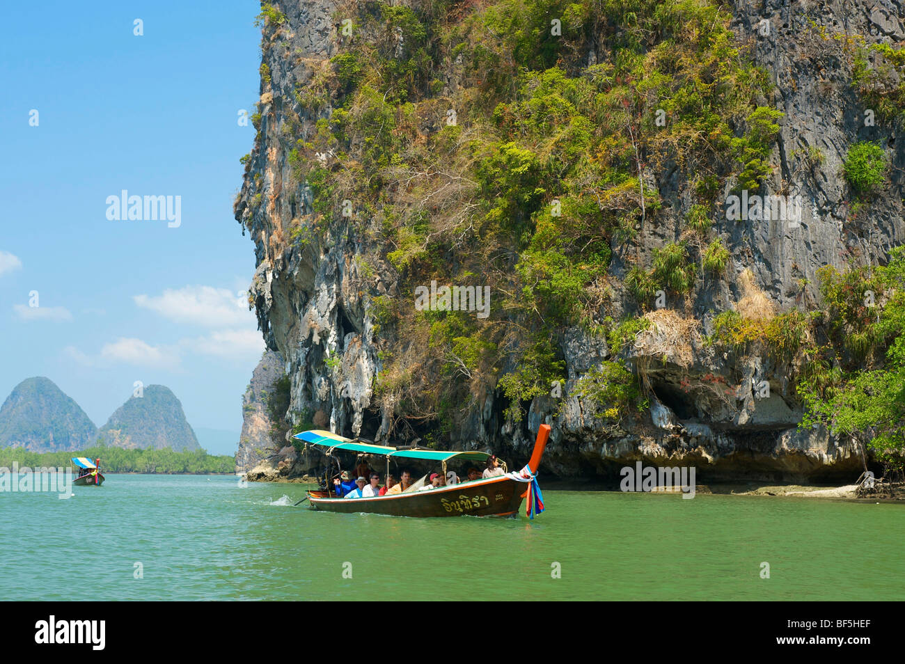 Coda lunga barche in Phnag Nga Bay, Thailandia, Asia Foto Stock