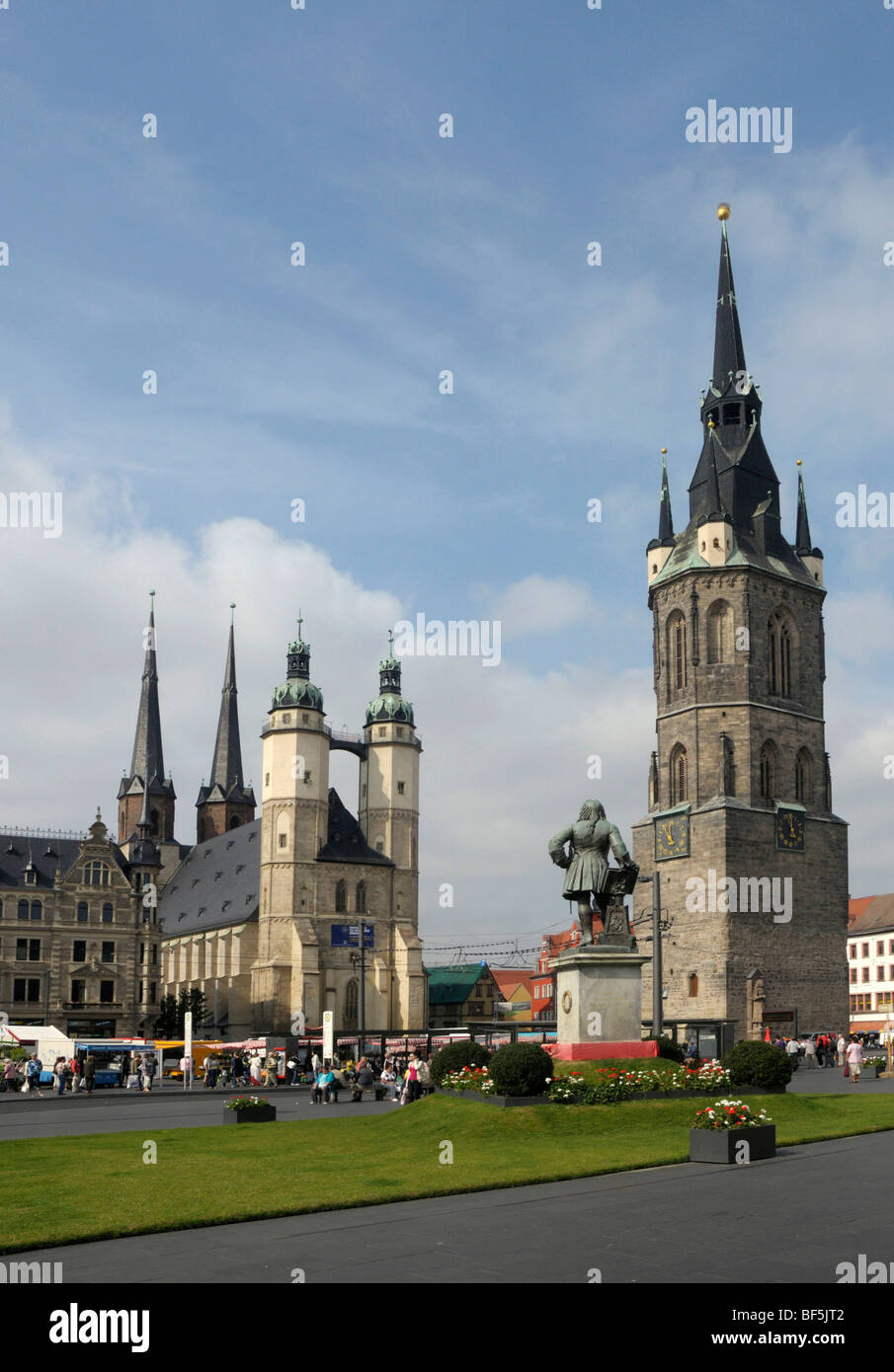 Chiesa di mercato, Torre Rossa e il monumento di Handel, Halle an der Saale, Sassonia-Anhalt, Germania, Europa Foto Stock