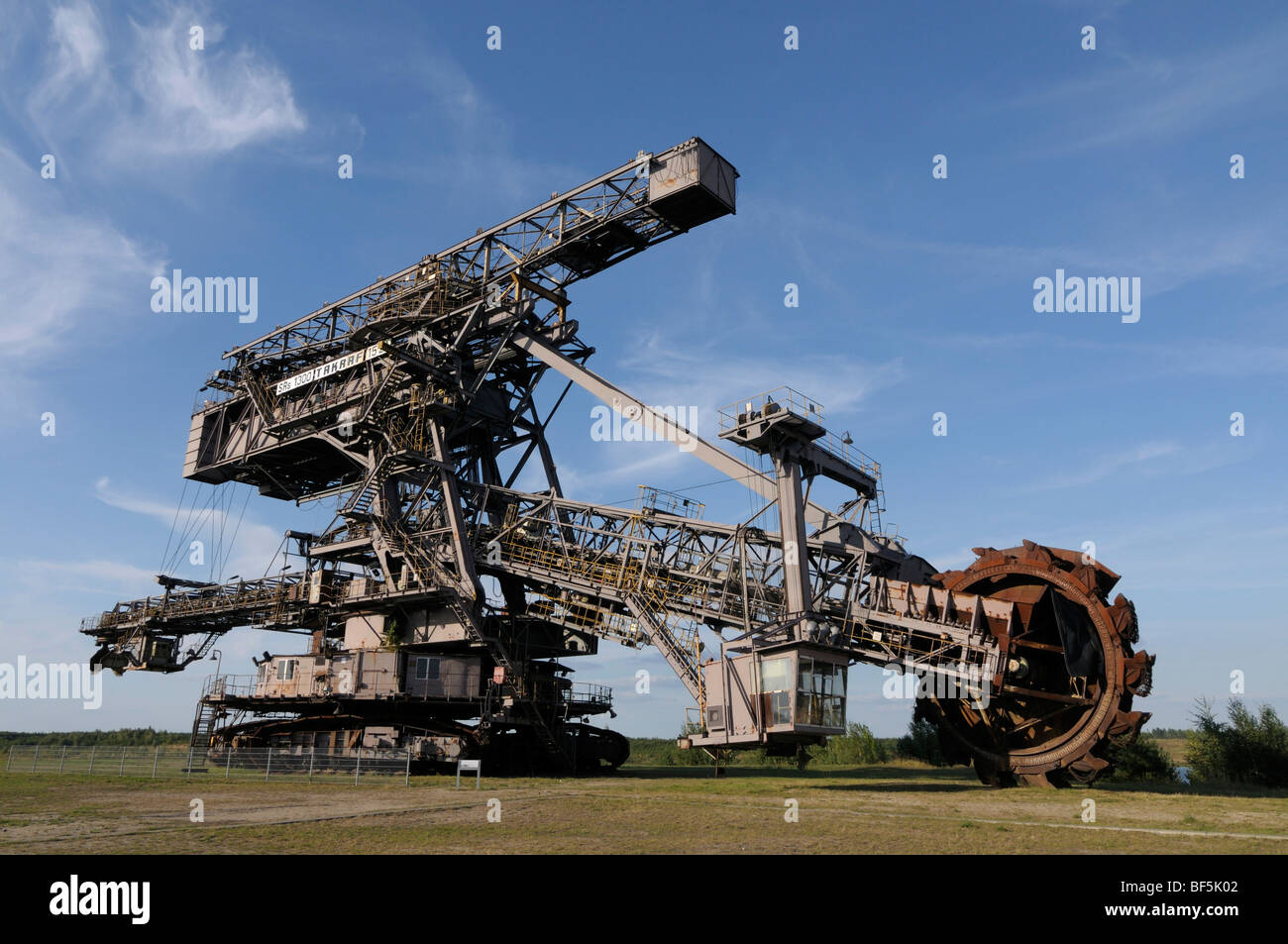 La grande ruota di benna Escavatore a ruote, Ferropolis, città di ferro, Sassonia-Anhalt, Germania, Europa Foto Stock