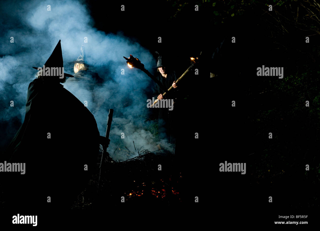 Halloween streghe si prepara a celebrare i pagani nuovo anno e in occasione del festival di musica celtica di Samhain Foto Stock