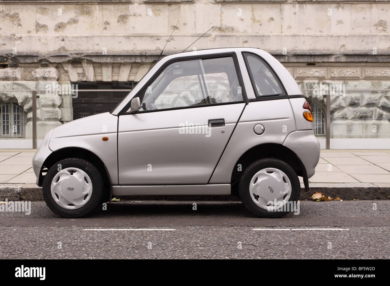 G Wiz G sfrecciare elettrico auto parcheggiate in Westminster London Foto Stock