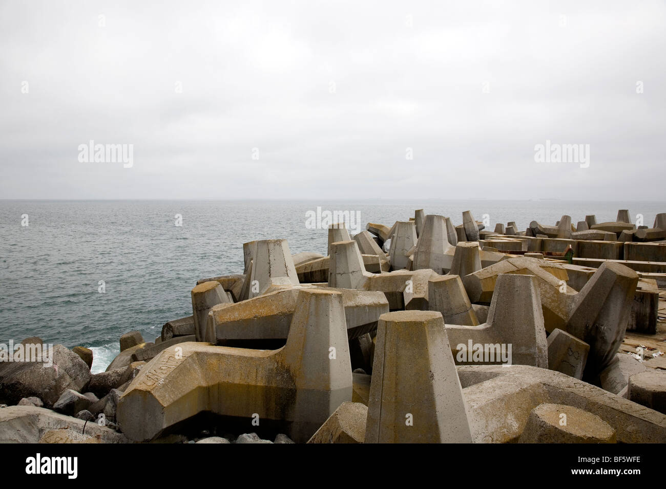 Ocean Dolosse - grandi interruttori di cemento in Città del Capo - Sud Africa Foto Stock